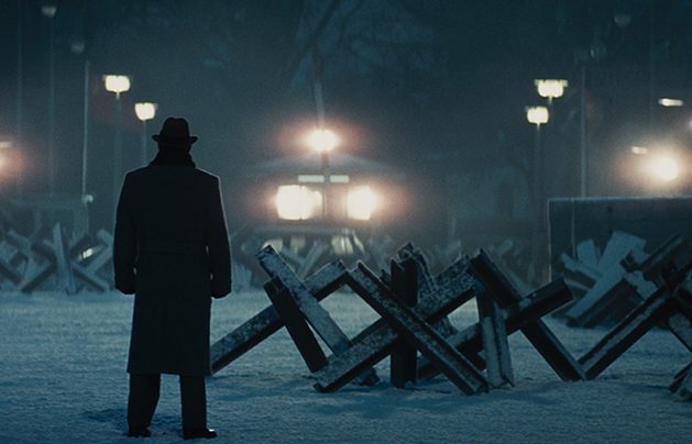 Bridge-Of-Spies-Man-Standing