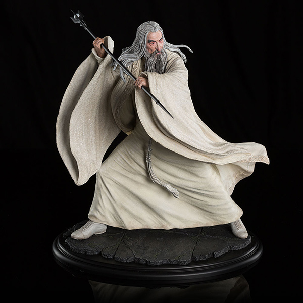 87-01-01667_Hobbit_Saruman_the_White_Figure_002-small